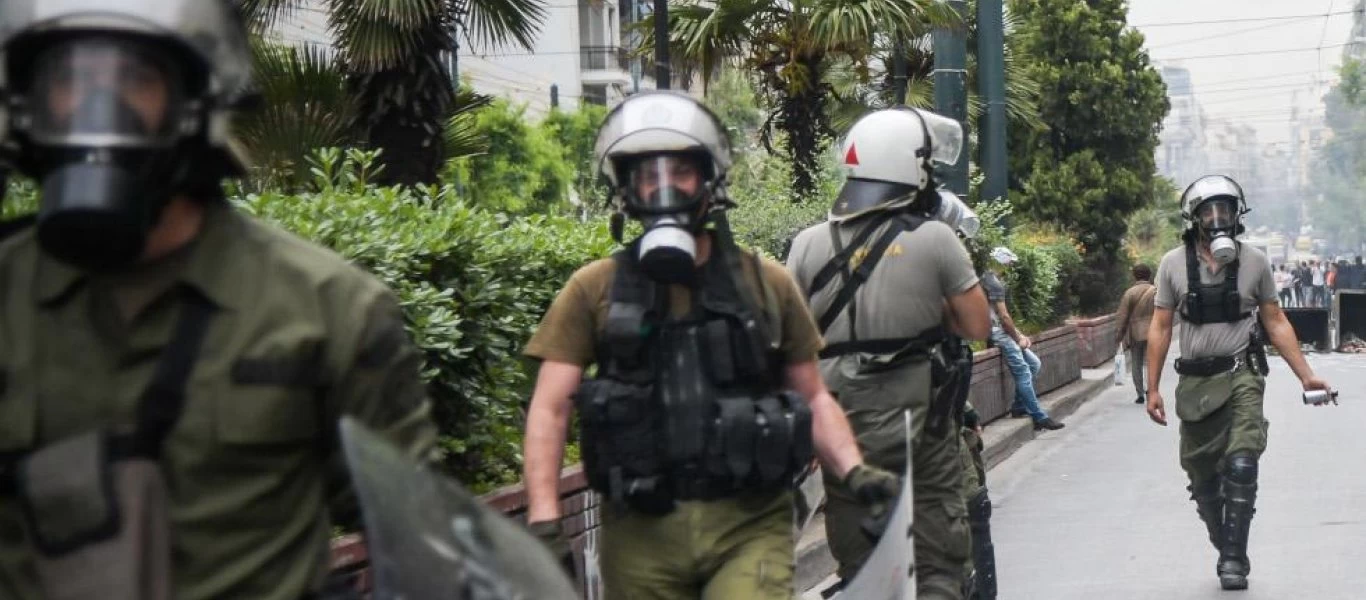 Επιχείρηση της ΕΛ.ΑΣ. σε υπό κατάληψη κτίριο δίπλα στην ΑΣΟΕΕ - Ακροαριστεροί έκλεψαν το κλειδί από φορτηγό (upd)